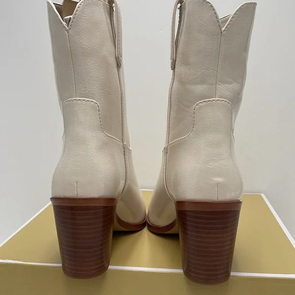 Michael Kors WAVERLY HEELED BOOTIE FAUX LEATHER
49F4WVME6L
LT CREAM - Picture 13 of 16